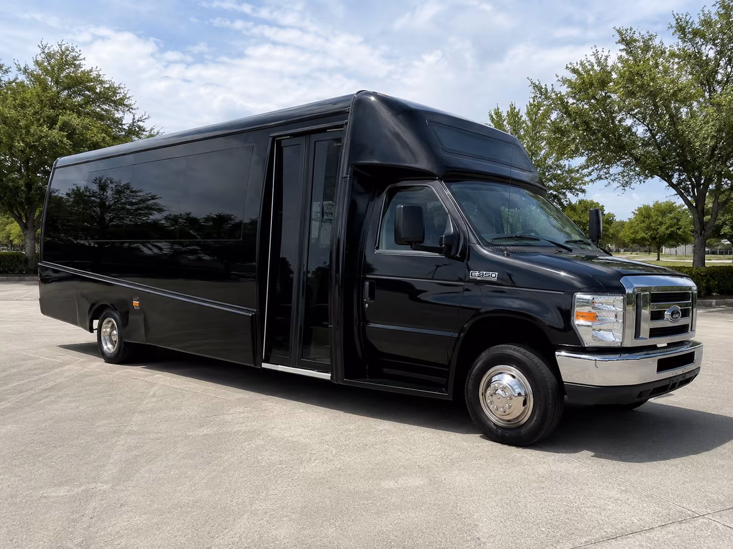 bus rentals for phoenix suns and mercury games at footprint center